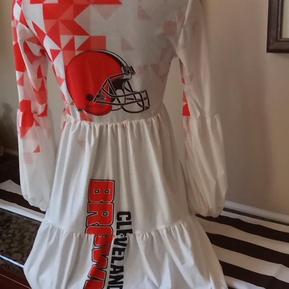 Dress - Picture 7 of 8